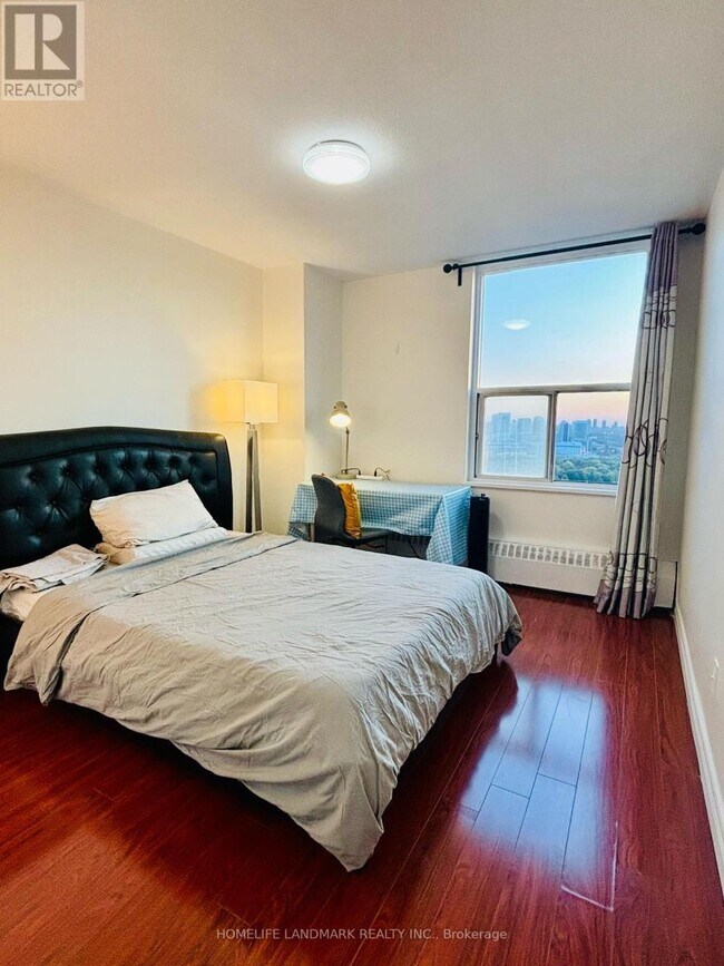 Photo du bâtiment - 10-1710 Parkway Forest Dr