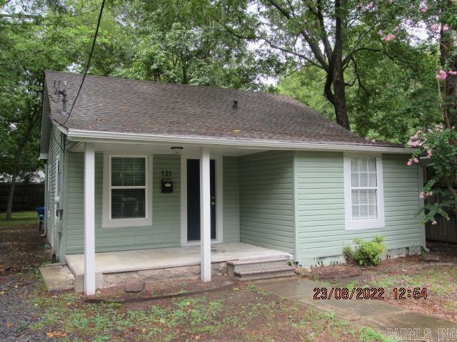 Primary Photo - 521 Grove St