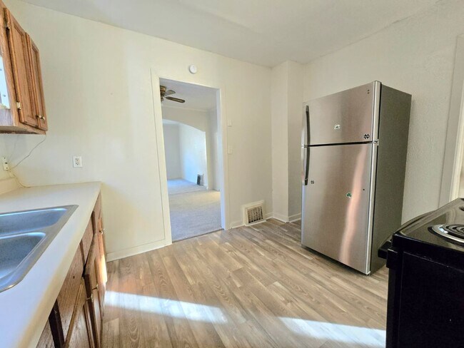 Building Photo - 1213 Fremont St