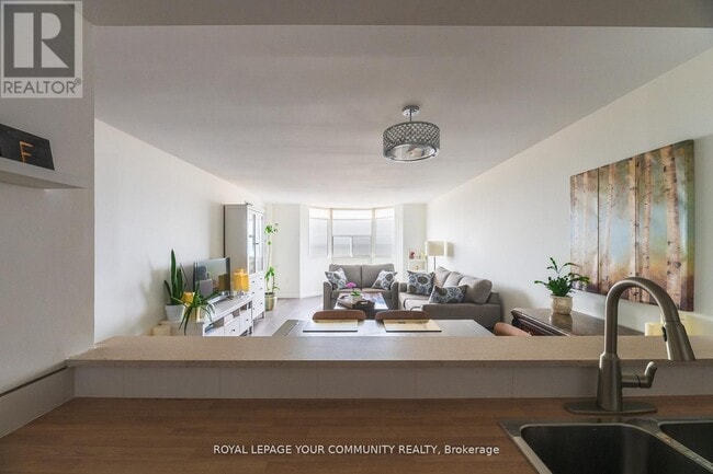 Building Photo - 3845-3845 Lake Shore Blvd W