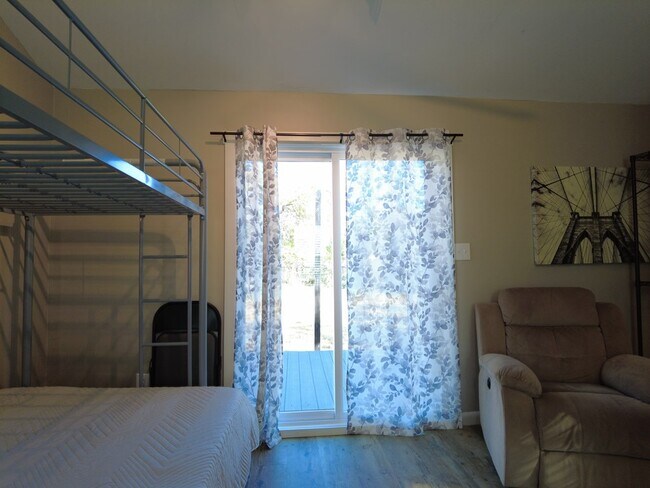 Foto del edificio - 723 Quinlan St