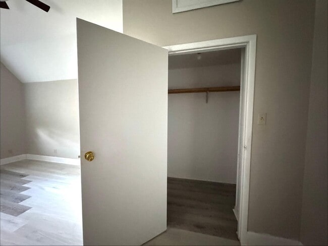 Building Photo - 16066 N Loop Dr