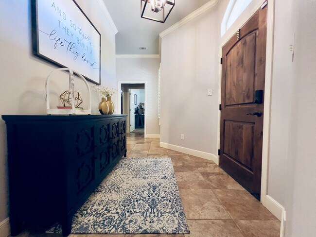 Foto del edificio - Large 5 Bedroom, 4 Bath, 3 Car Garage Home...
