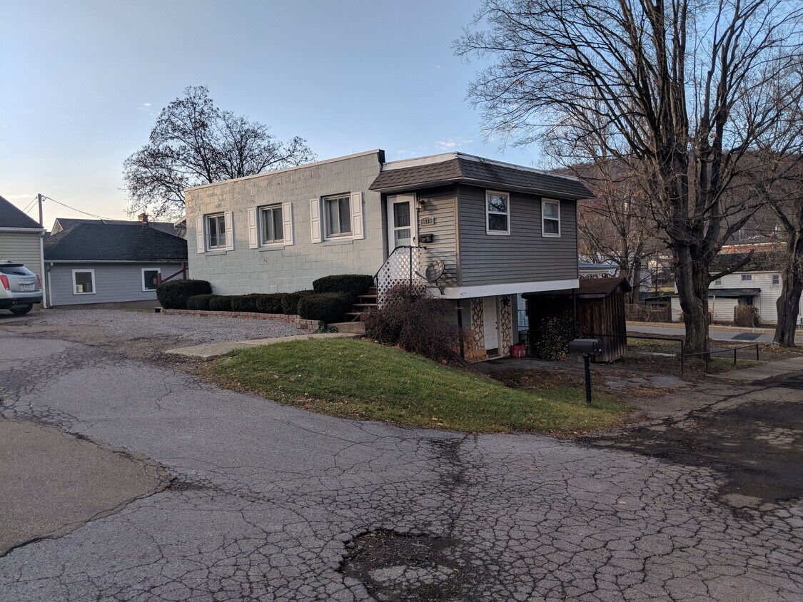 13 Kingsbury Ave, Bradford, PA 16701 House Rental in Bradford, PA