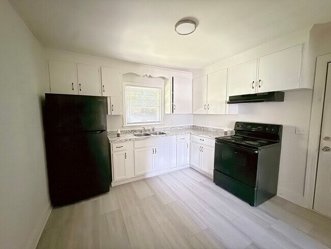 Foto del edificio - 3715 Fieldcrest Rd