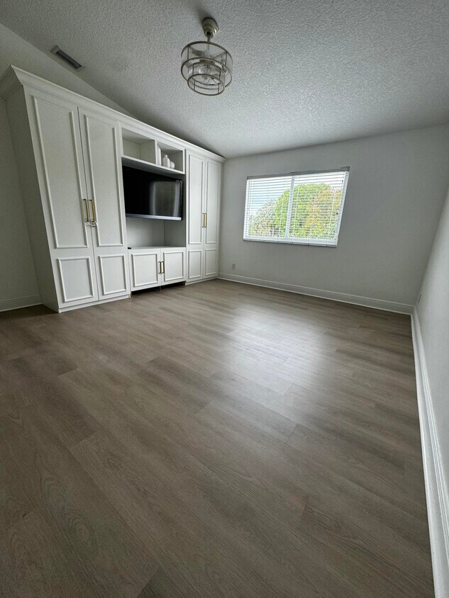 Foto del edificio - 10530 Lake Vista Cir