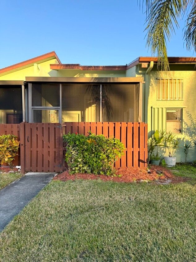 Foto principal - 1734 W Sanderling Ln