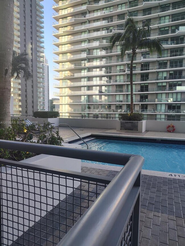 Foto del edificio - 60 SW 13th St
