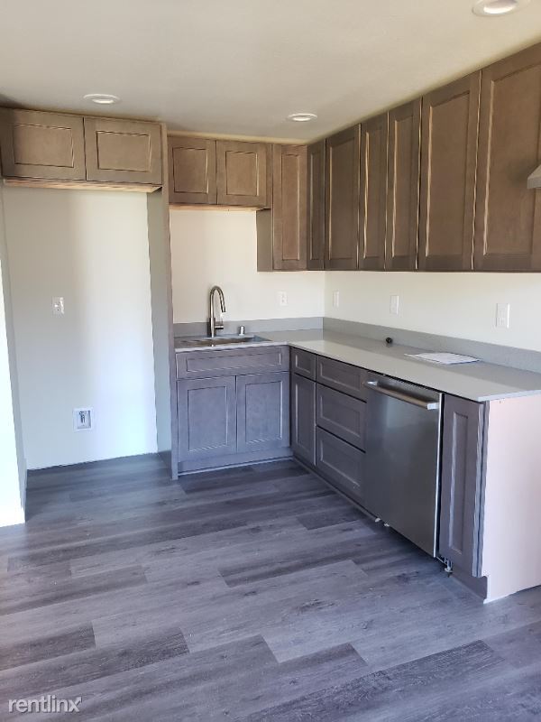 Building Photo - 3 br, 1.5 bath Townhome - 10404 12th Ave Ct S