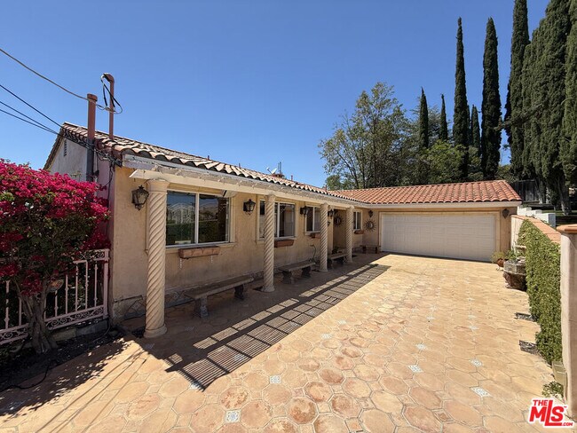 Building Photo - 4613 Reforma Rd