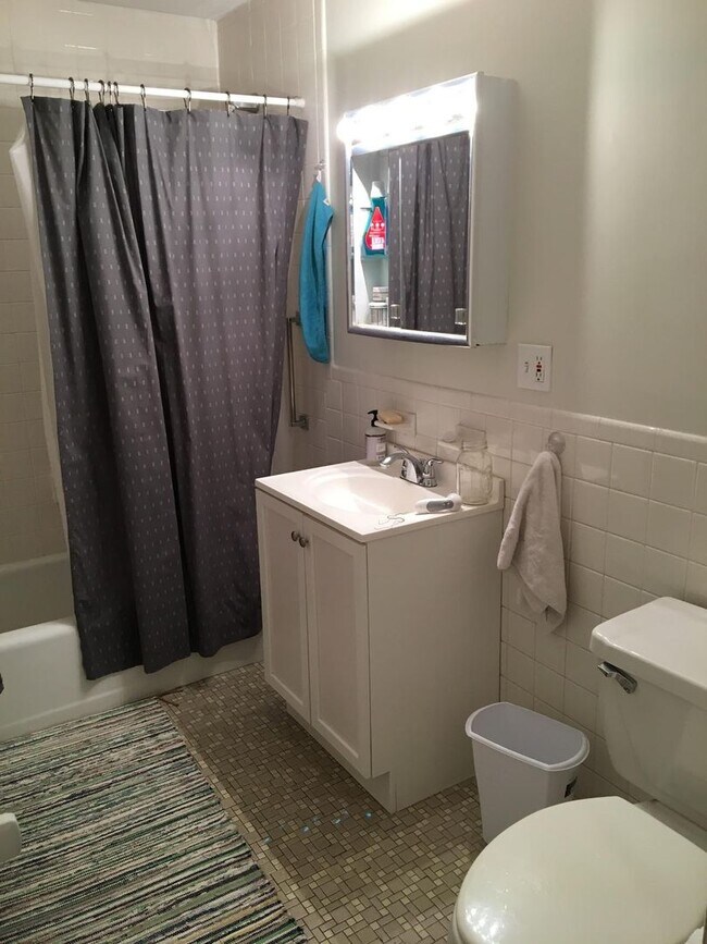 Building Photo - Large 2 bed unit located near Central Square in Cambridge.