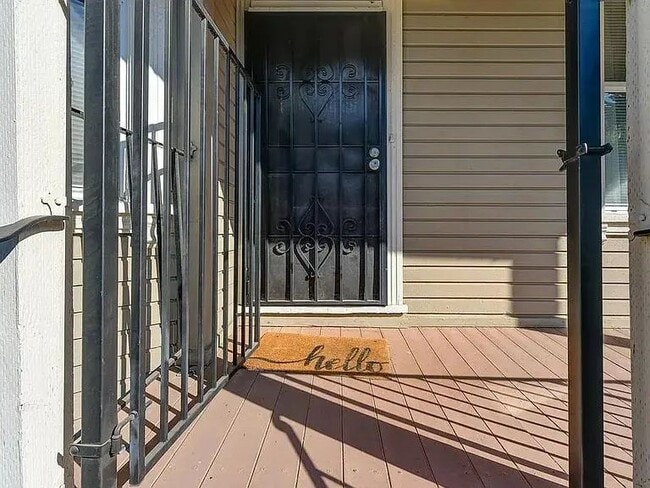 Building Photo - 1009 T St