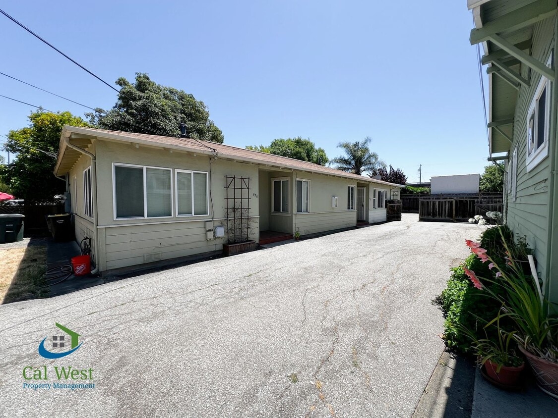 Foto principal - $2,795 - Darling 2 Bedroom 1 Bathroom Dupl...