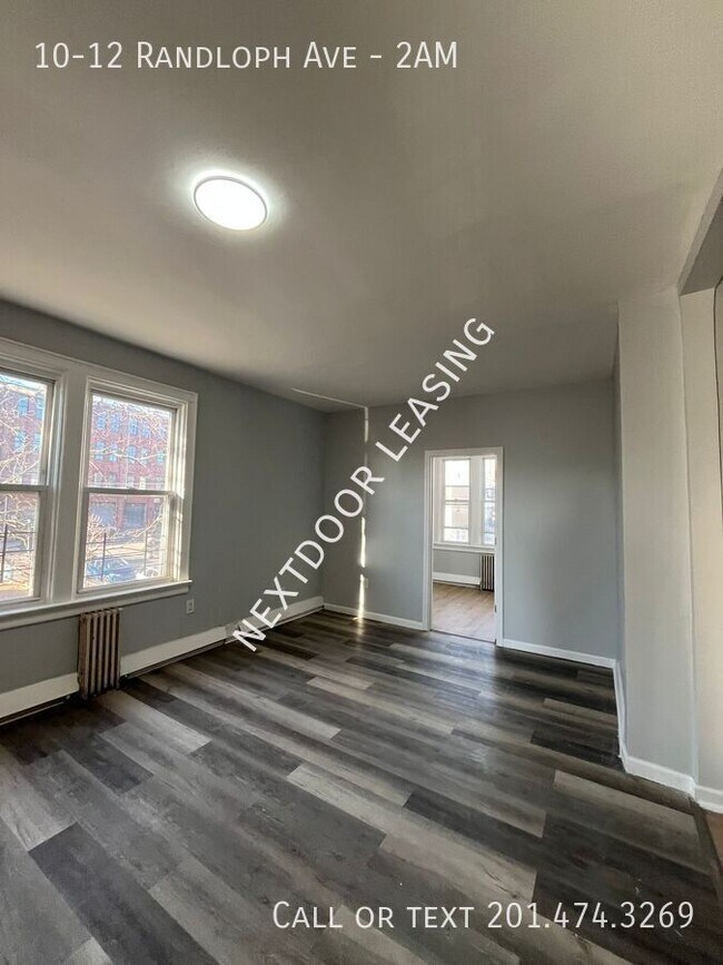 Foto del edificio - 10-12 Randloph Ave-2AM