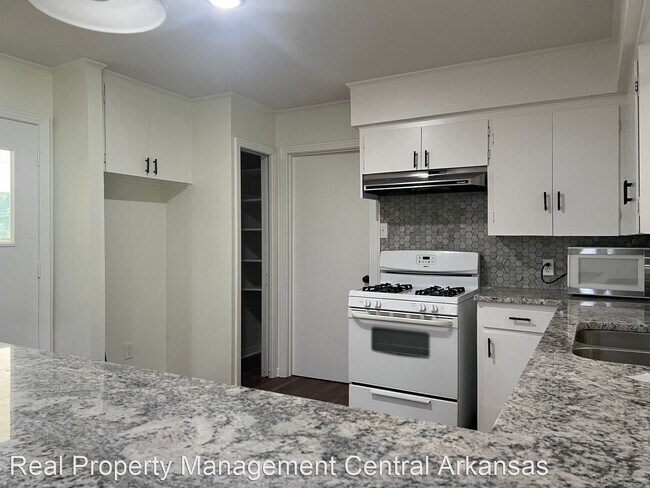 Foto del edificio - 3 br, 2 bath House - 304 S Claremont Ave