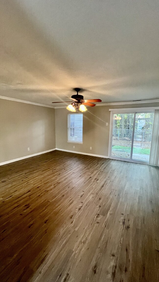 Building Photo - Remodeled Townhouse In The Heart Of Virgin...