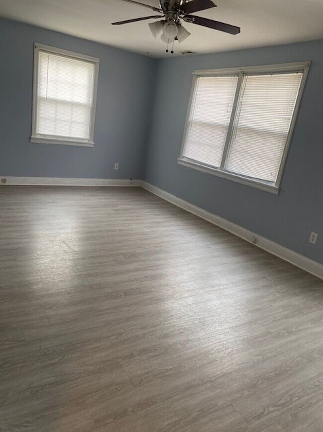 Foto del edificio - 112 E South Blvd Petersburg, VA 23805