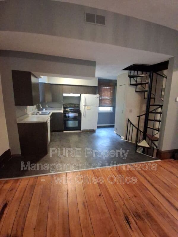 Building Photo - 518 3rd St N