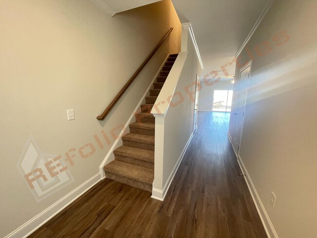 Foto del edificio - Beautiful 3 Bedroom 2.5 Bathroom Townhome ...