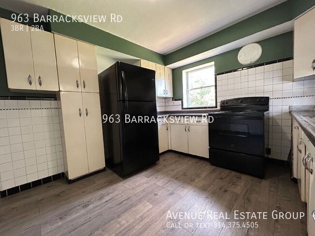 Building Photo - 963 Barracksview Rd