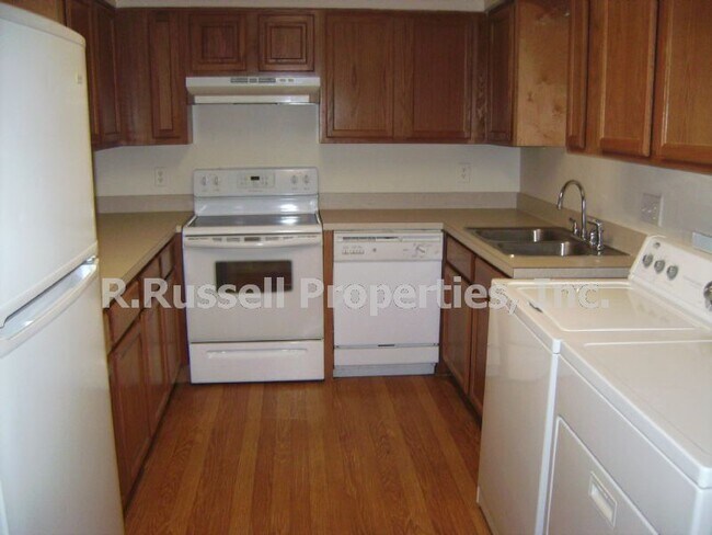 Foto del edificio - 222 Daisy Ln