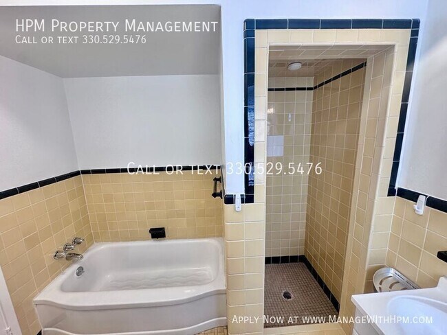 Building Photo - 3270 Warrensville Center Rd