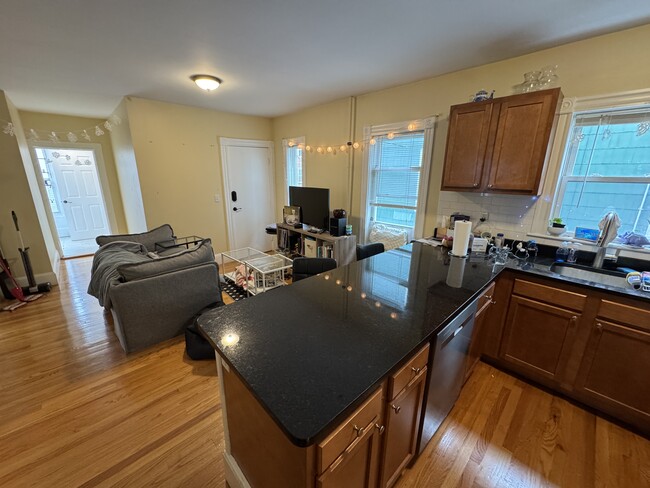 Building Photo - 44 Gorham St