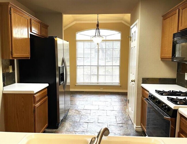 Building Photo - 2105 Lobelia Dr