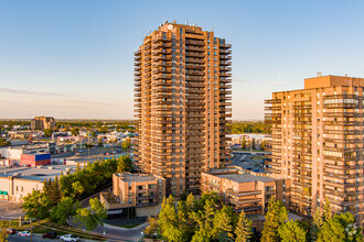 Building Photo - The Pinnacle