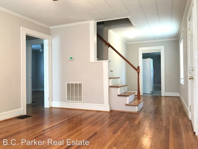 Building Photo - 2711 Maple Ave