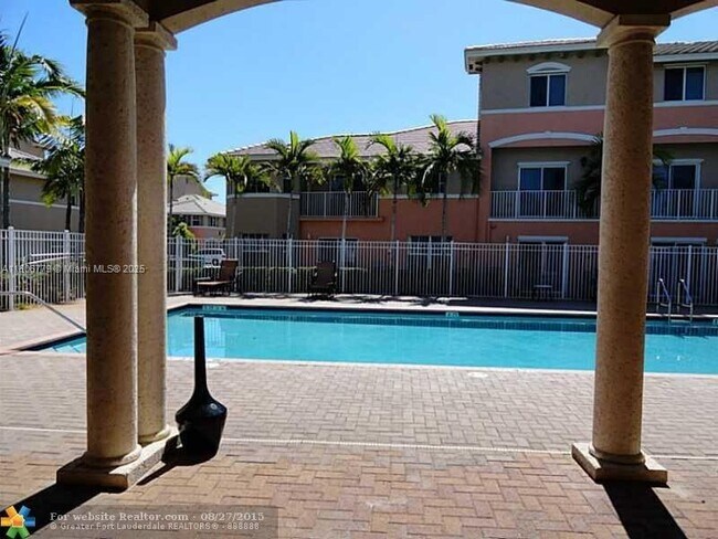Foto del edificio - 1726 NE 6th St