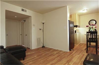 Building Photo - 5610 Royal Palms St