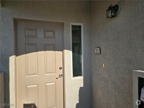 Building Photo - 2305 W Horizon Ridge Pkwy