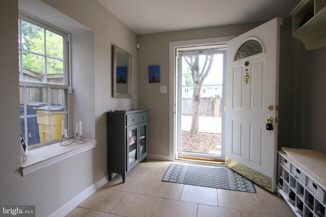 Foto del edificio - 114 Sanborn Pl