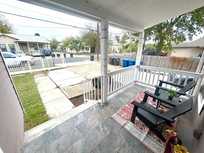 Building Photo - 319 S Olive St