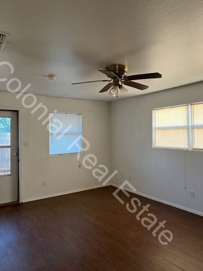 Building Photo - Cute and efficient 1 bed 1 bath apartment ...