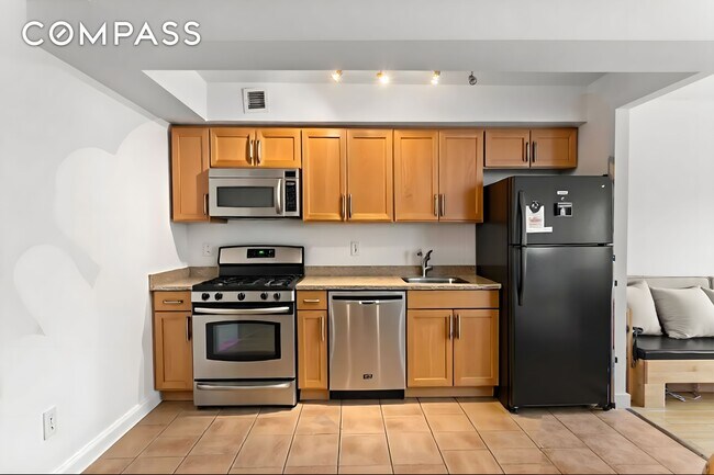 Foto del edificio - 516 W 47th St