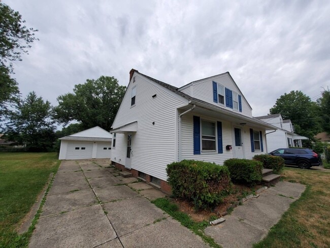 Building Photo - 5451 Summit Rd