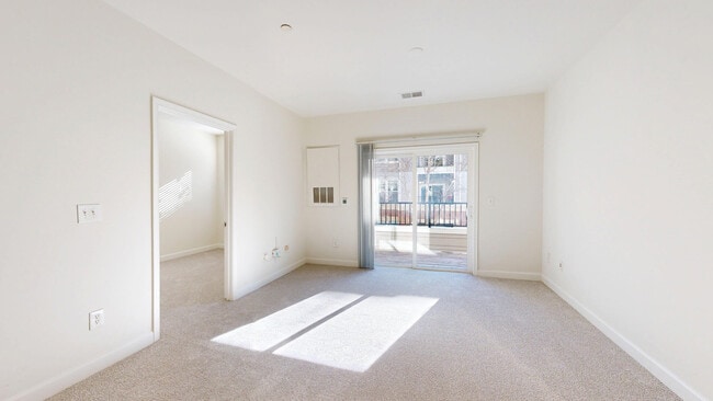 Interior Photo - The Courts at Huntington Station