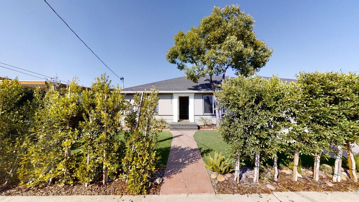 Primary Photo - 4BD/2BA, Upgraded Kitchen! Sunroom!