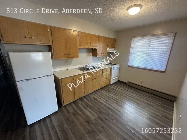 Foto del edificio - 905 N Main St