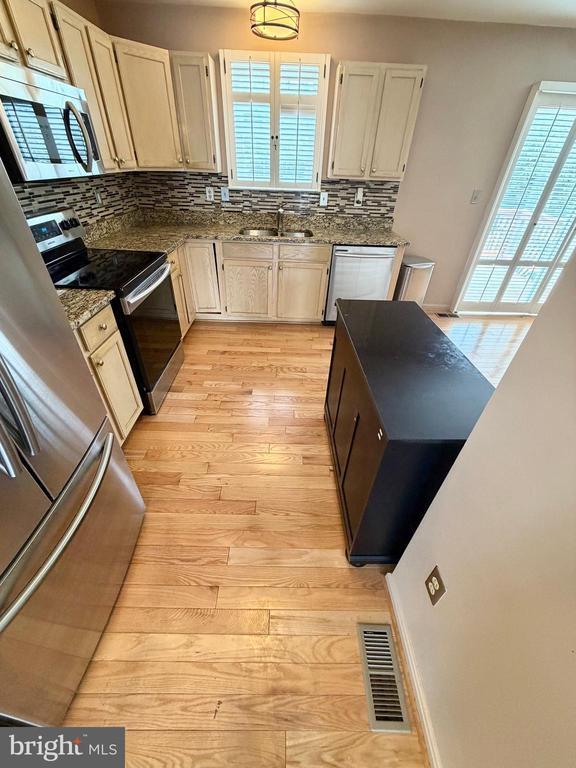 Building Photo - 5053 Colburn Terrace