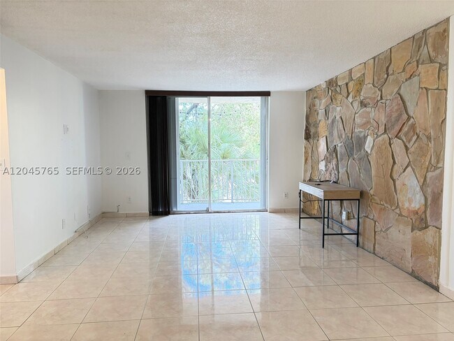 Foto del edificio - 8411 NW 8th St