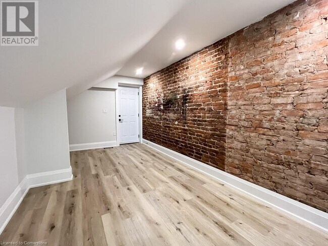 Building Photo - 396 Barton St E