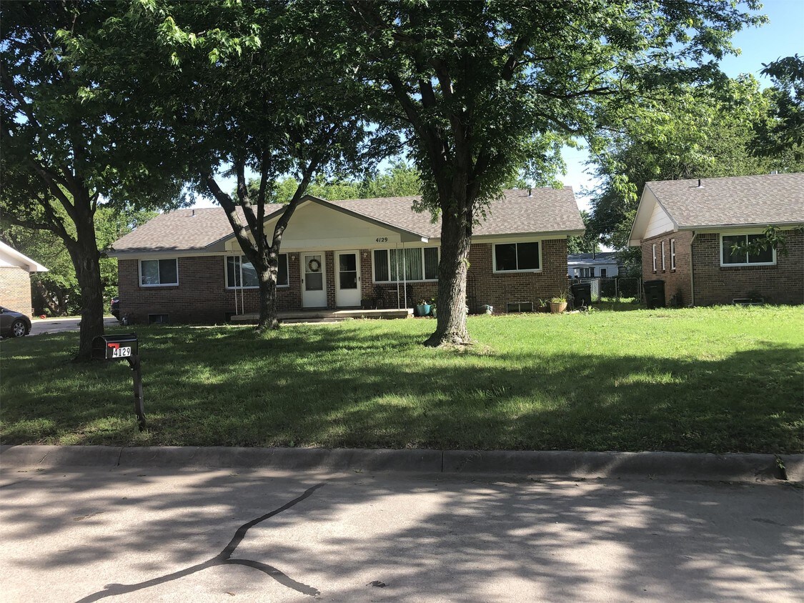 Primary Photo - 4129 W Pine St