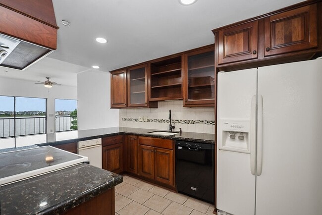 Building Photo - 401 Lakeside Ln