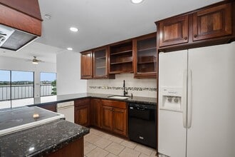 Building Photo - 401 Lakeside Ln