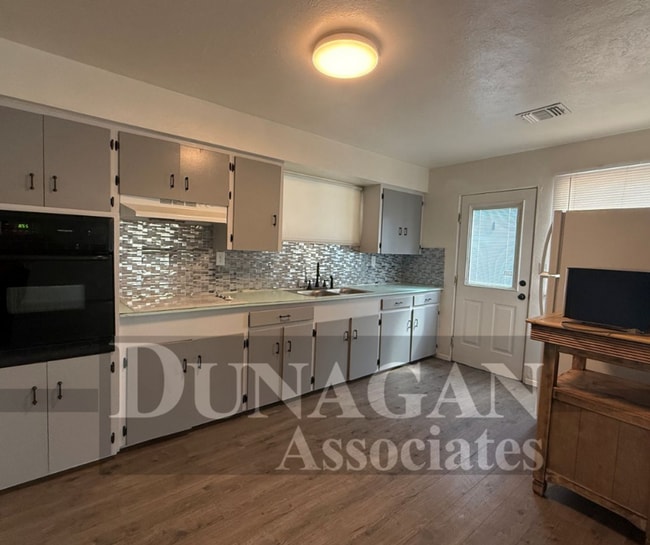 Building Photo - !!Scheduled showing for 3/25 @ 3:30-3:40 !!1Cute cozy 2 bedroom 1 bath with water , sewage , garb...