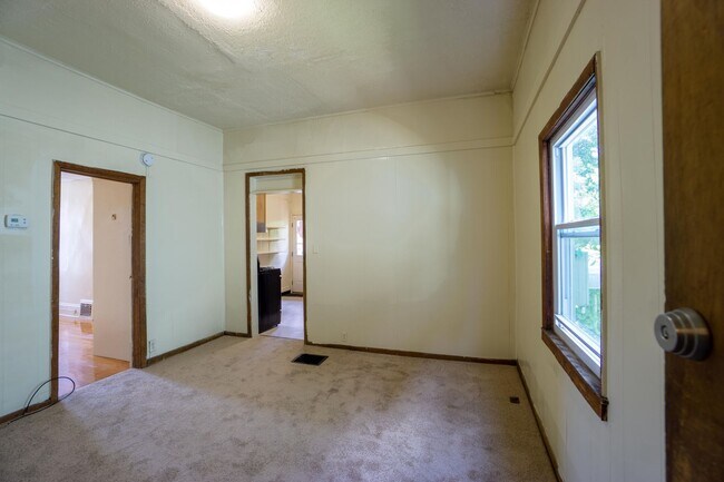 Building Photo - 120 Dell St