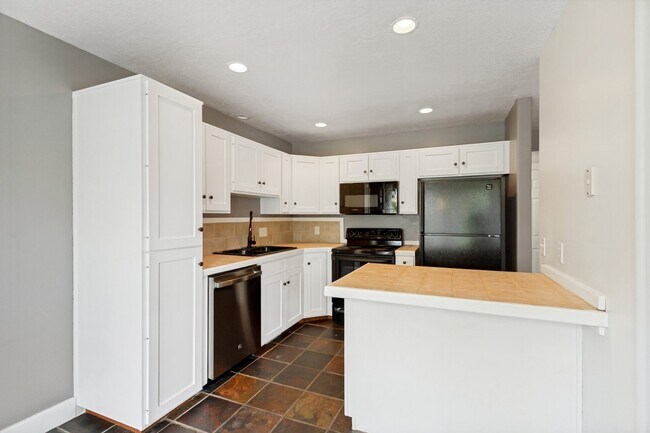 Foto del edificio - 1137 Holmes Creek Ln